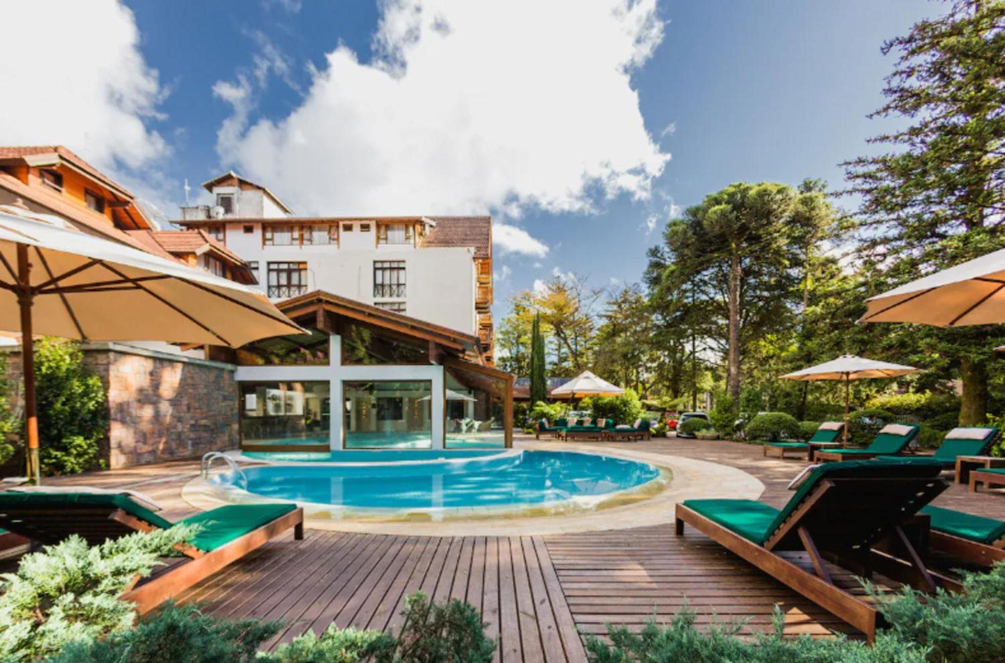 Bavaria Sport Hotel Gramado Exterior foto The swimming pool at the hotel