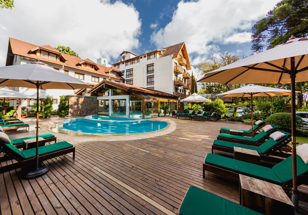 Bavaria Sport Hotel Gramado Exterior foto The pool at the hotel